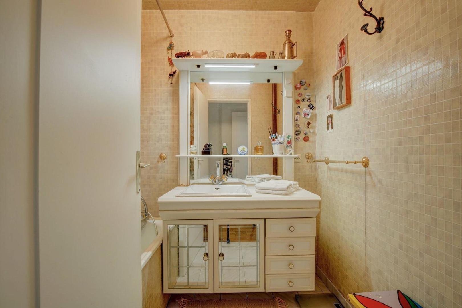 Aux Portes Des Lilas Bagnolet Exterior photo
