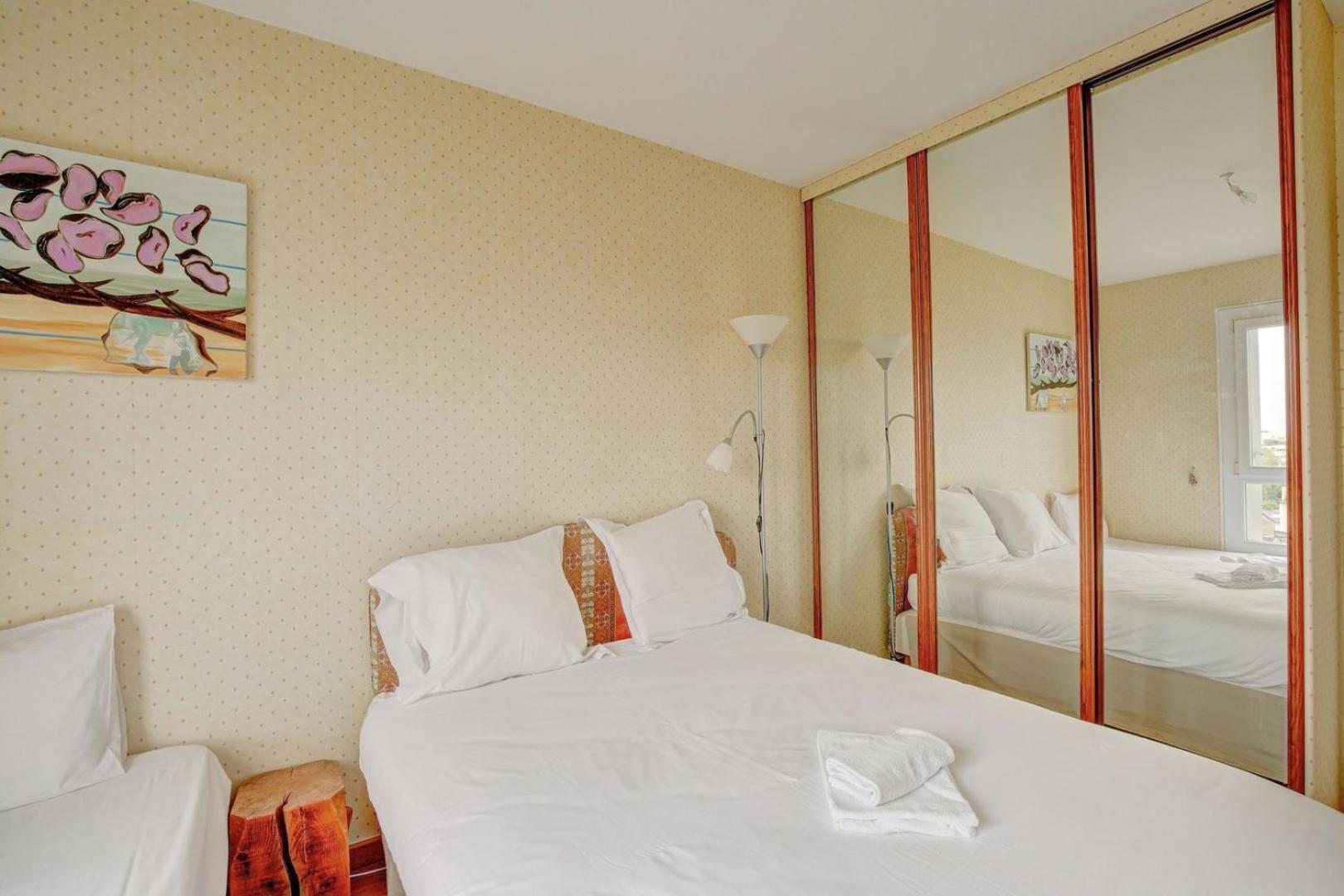 Aux Portes Des Lilas Bagnolet Exterior photo
